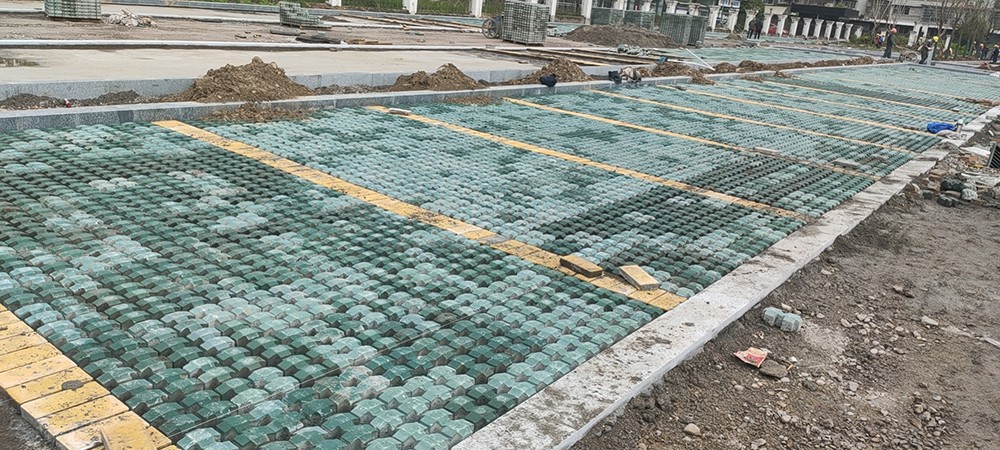 南充植草磚工地施工圖片_國(guó)麗市政.jpg