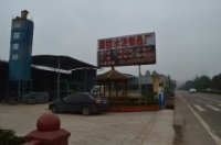 南充透水磚廠大門(mén)口公路前方是西